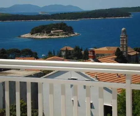 In With Sea View, Terrace, Air Conditioning, Wi-fi Πανσιόν