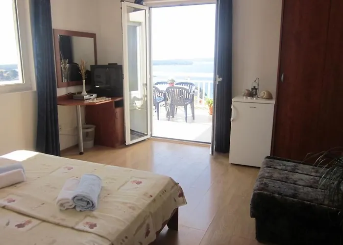 In With Sea View, Terrace, Air Conditioning, Wi-fi 3* 흐바르
