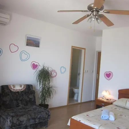 Гостевой дом In With Sea View, Terrace, Air Conditioning, Wi-fi