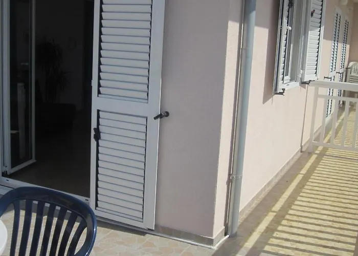 In With Sea View, Terrace, Air Conditioning, Wi-fi Affittacamere 3*