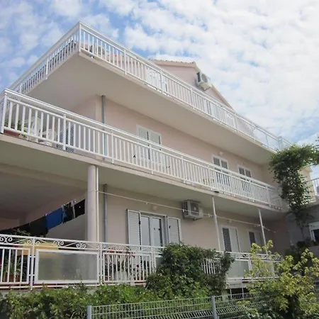Πανσιόν In With Sea View, Terrace, Air Conditioning, Wi-fi Χβαρ