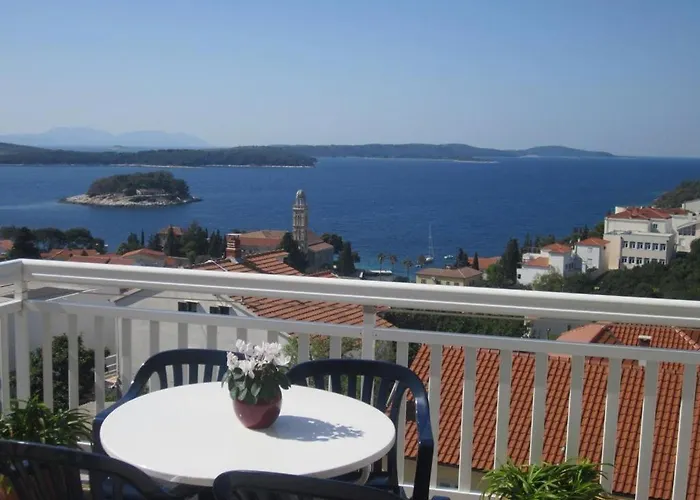 In With Sea View, Terrace, Air Conditioning, Wi-fi Guest house Hvar Town